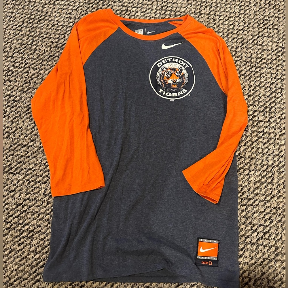 Men’s Nike quarter sleeve shirt